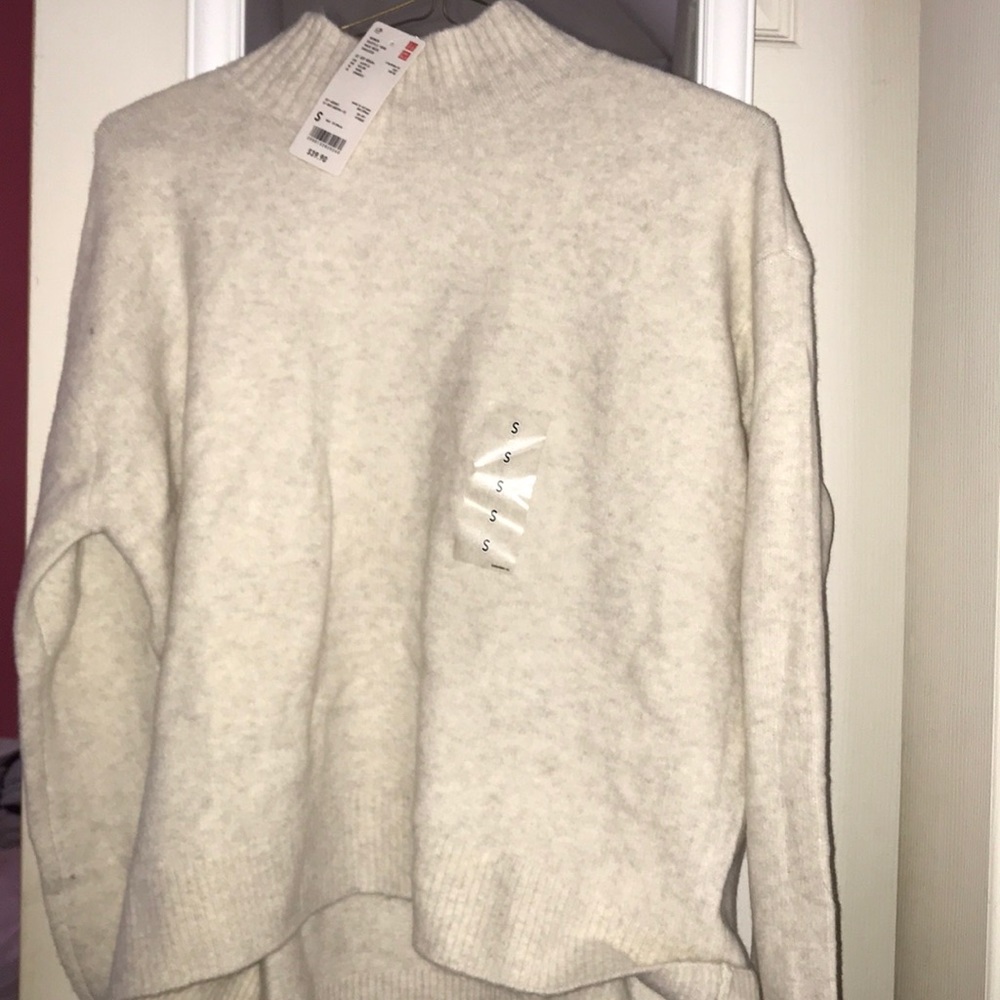 Uniqlo sweater